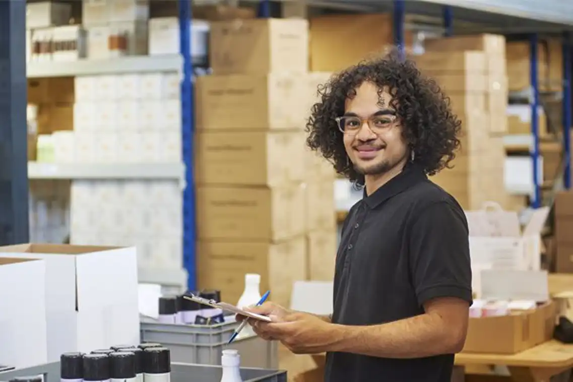 Lees het verhaal van logistiek medewerker Nigel van der Heijden