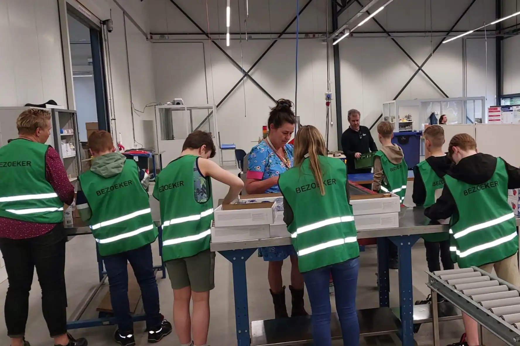 Leerlingen van de Sonnewijser mochten een dag meedraaien in de productie