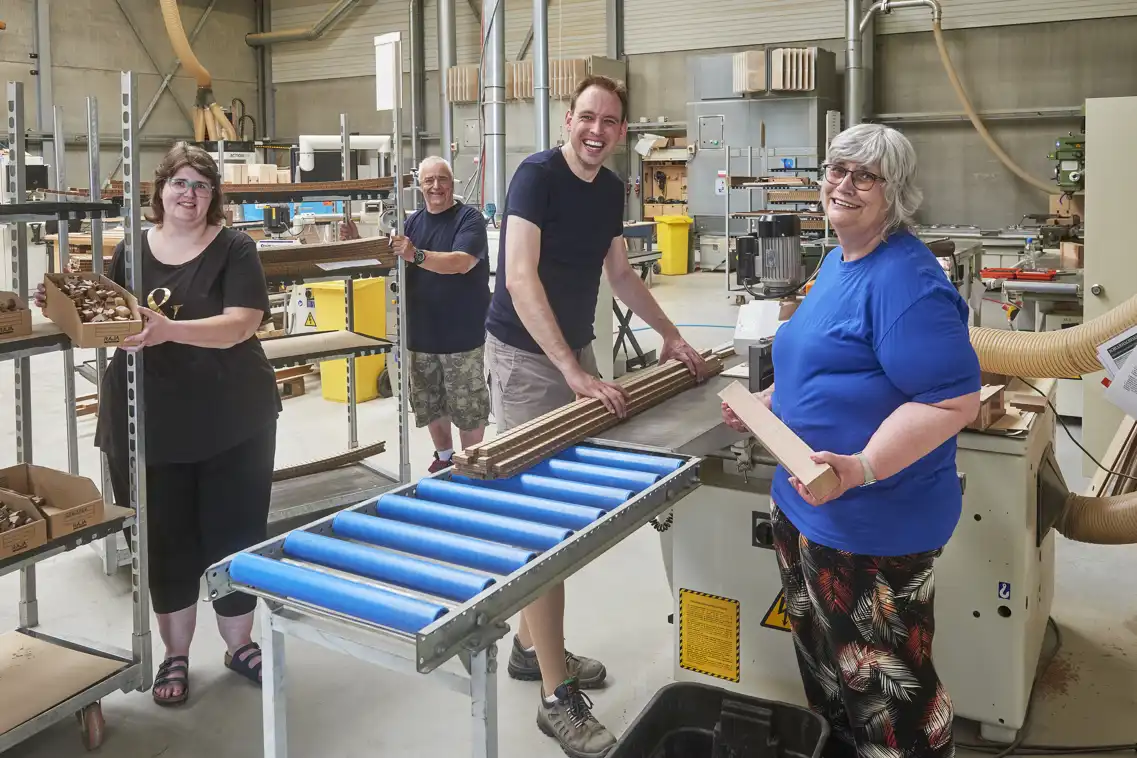 De medewerkers op de werkplek