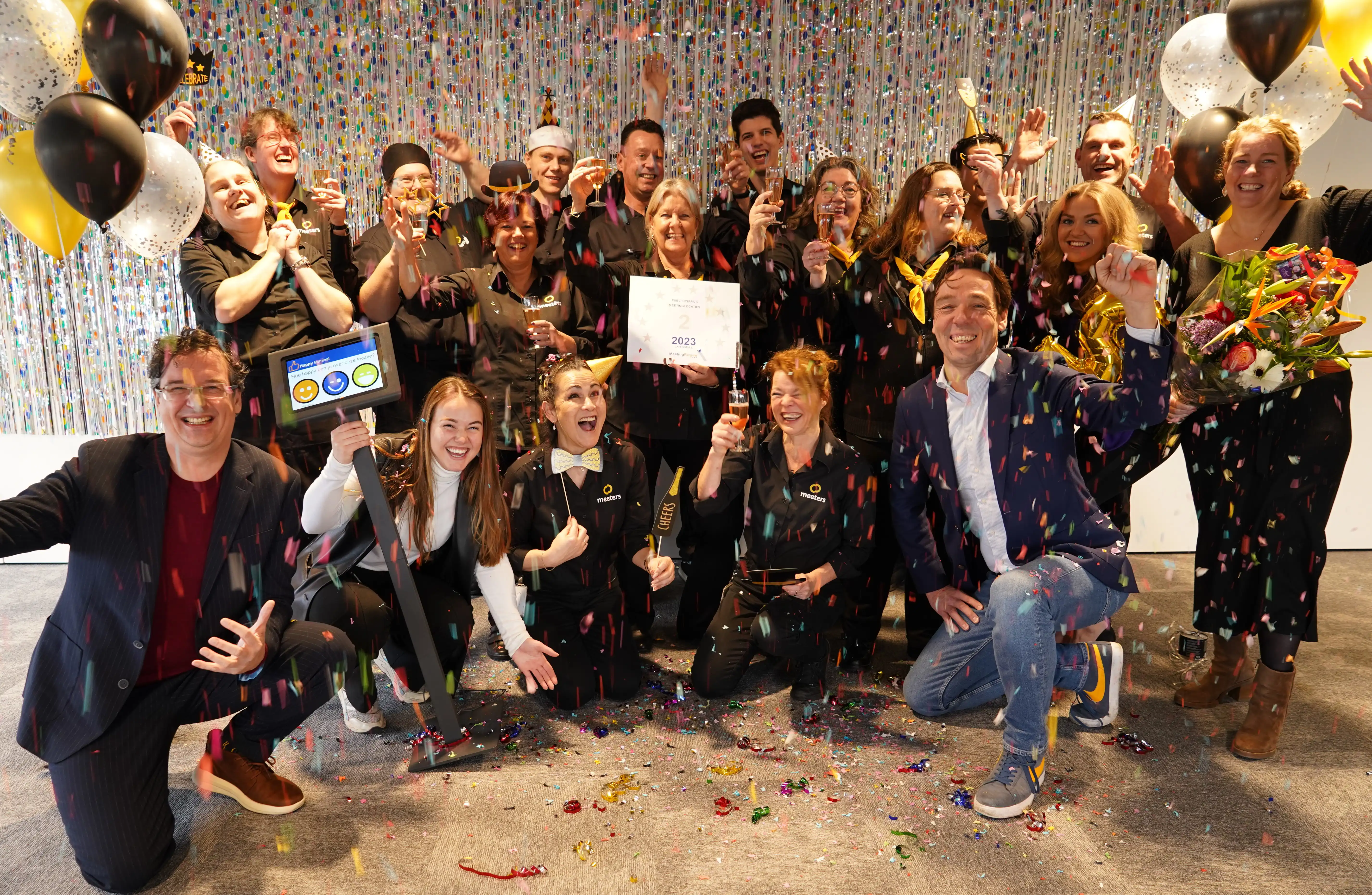 Groepsfoto Meeters met confetti