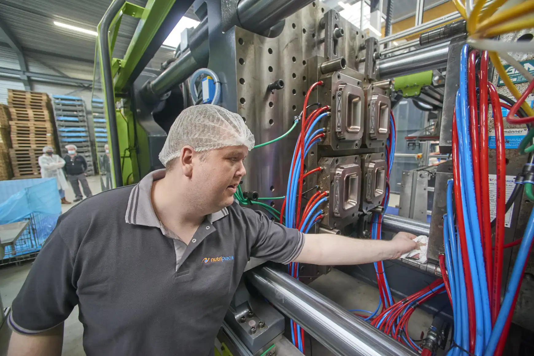 Richard aan het werk in de fabriek