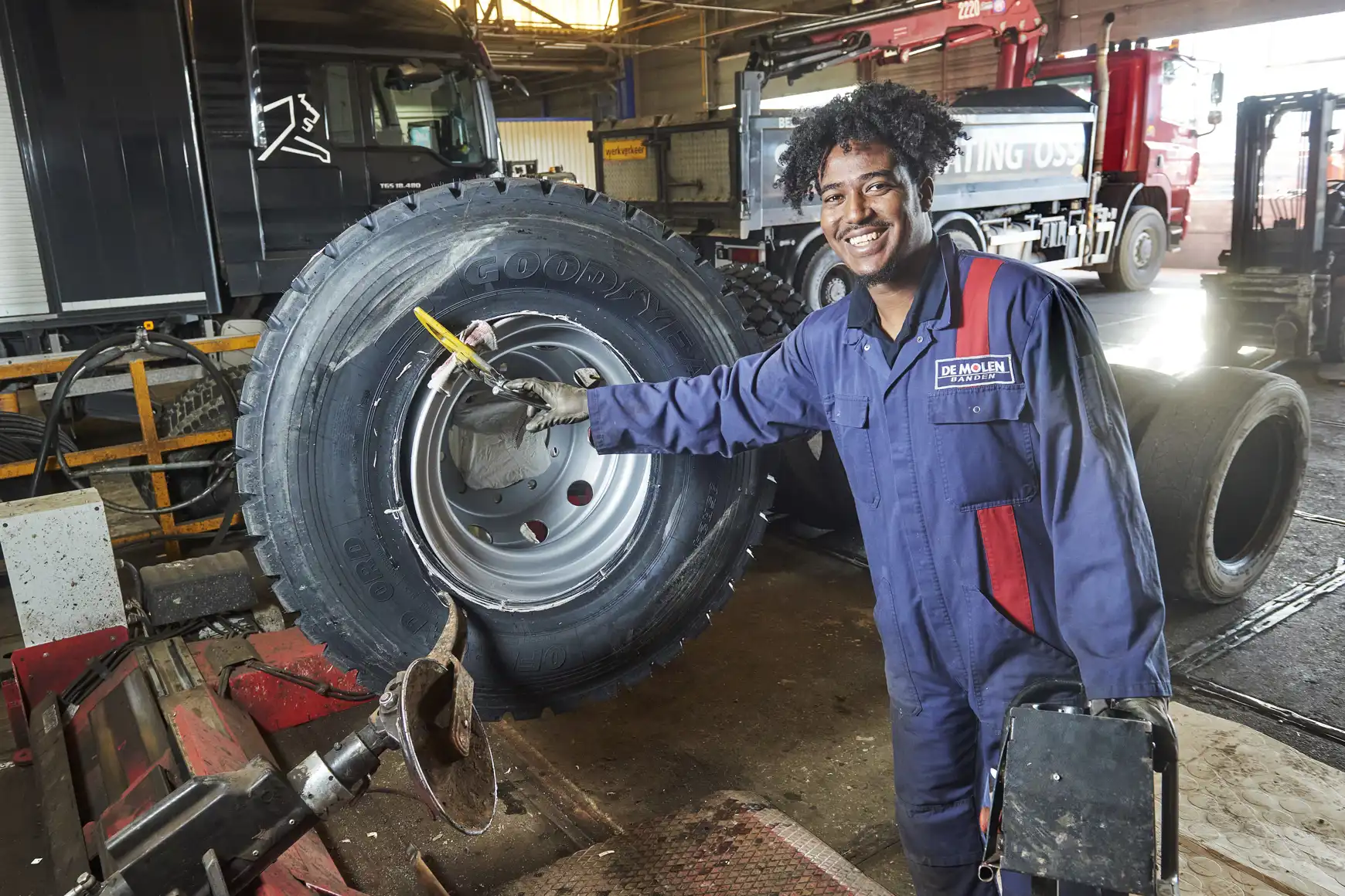 Robel aan het werk in de werkplaats