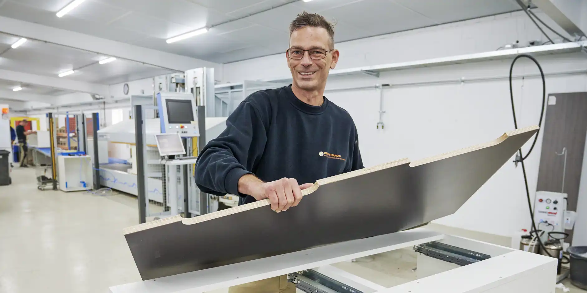 Barry op zijn werkplek bij Dekkers Fransen Keuken- en Interieurbouw