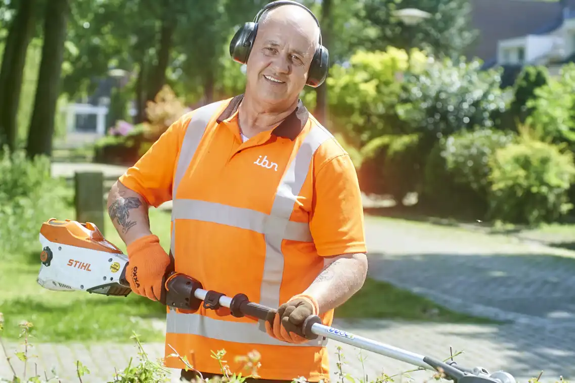 Jos vertelt zijn verhaal over zijn werkplek in het groen