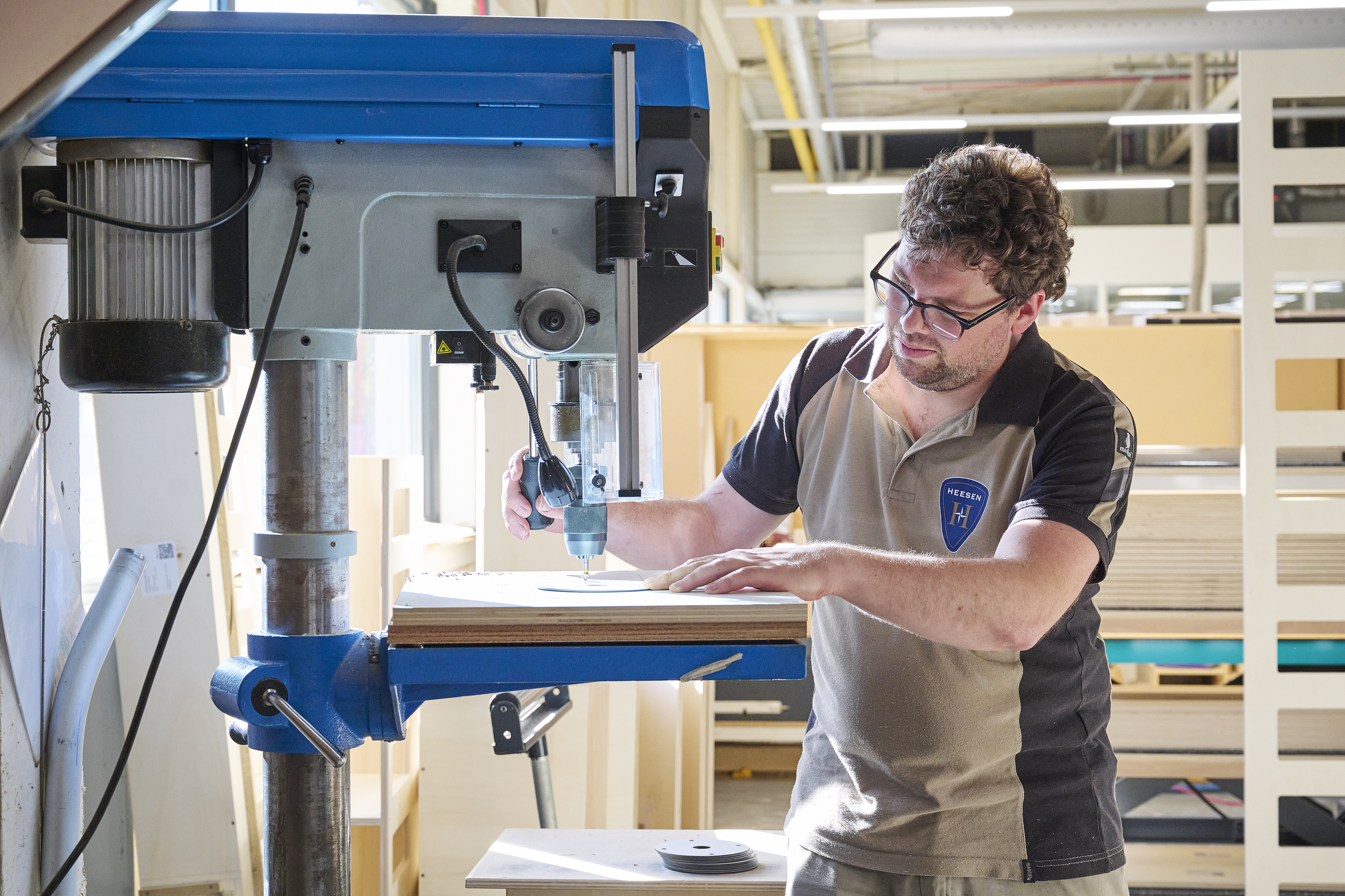 Teun met freesmachine aan het werk