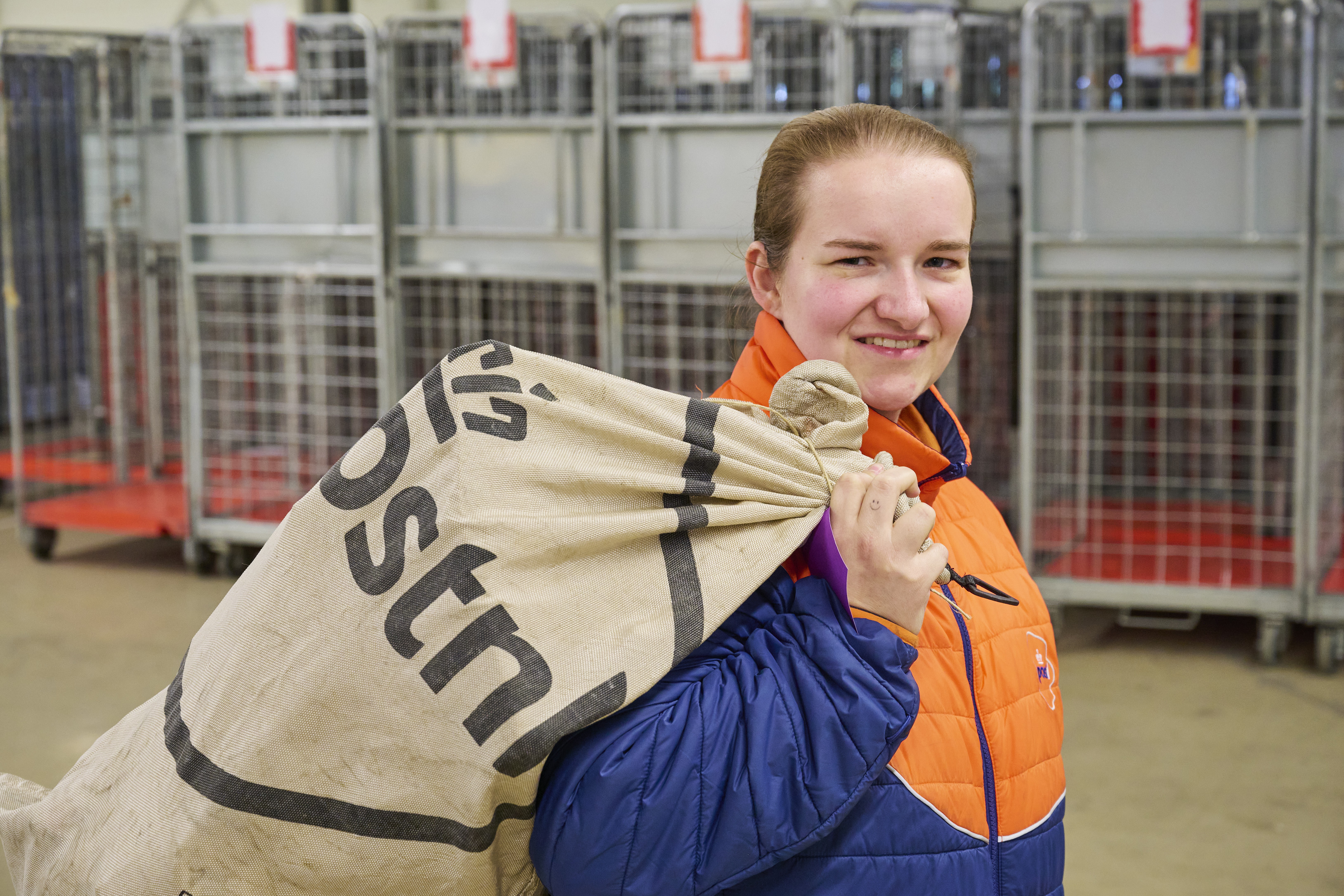Deveney werkt als chauffeur bij PostNL