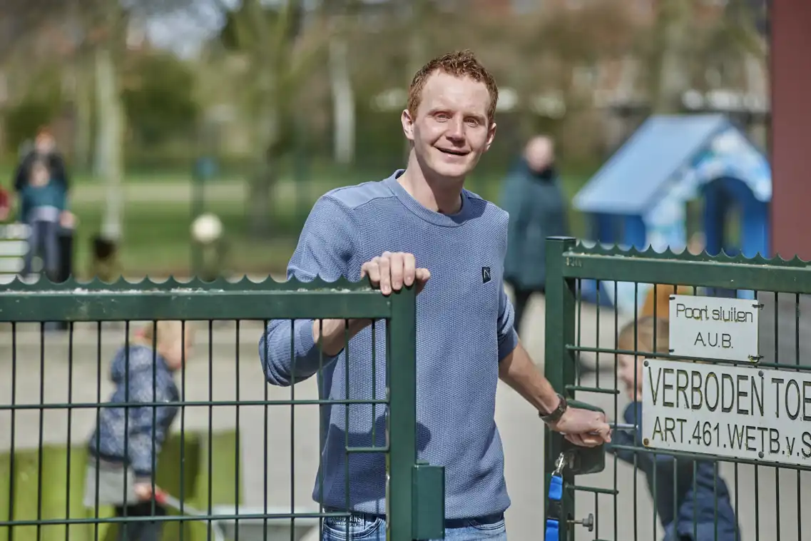 Lees het verhaal van Tim die aan de slag ging als conciërge