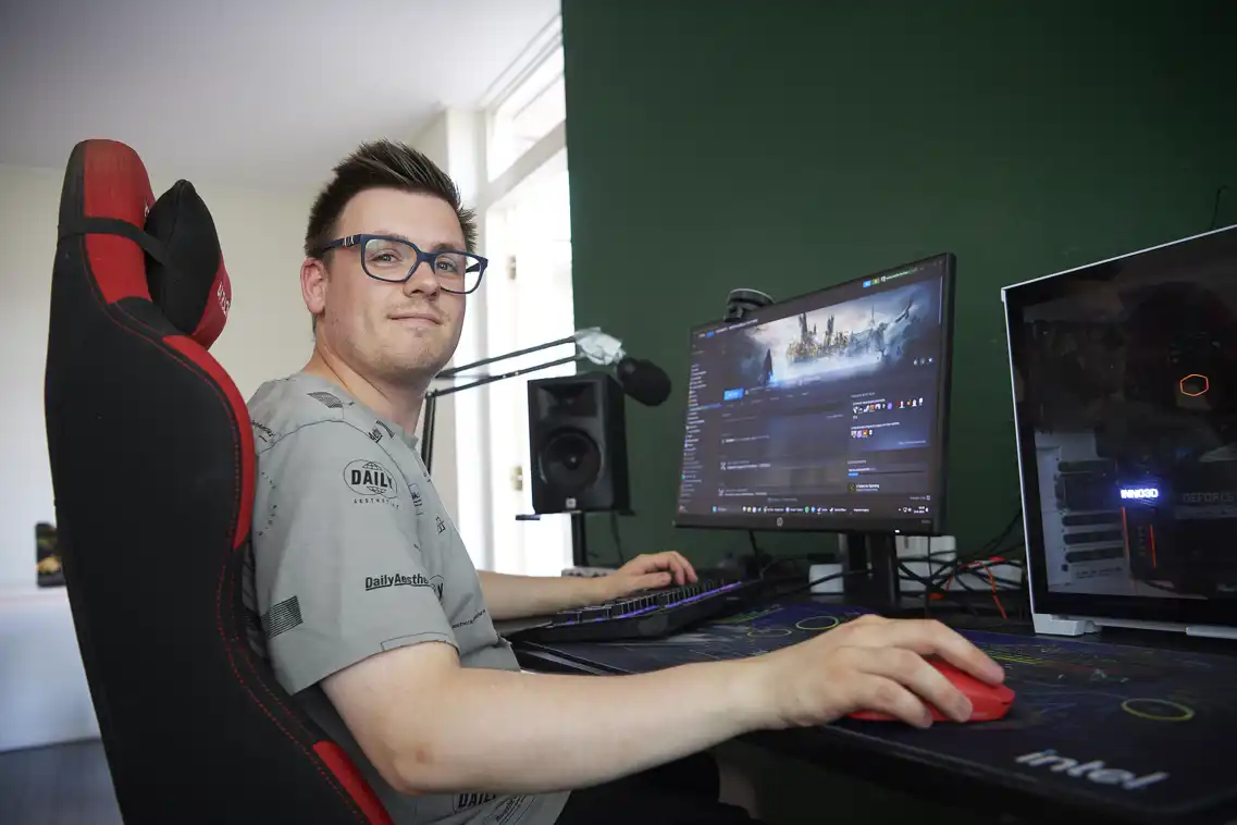 Joel vertelt over zijn ontwikkeling en werk als vakkenvuller bij AH