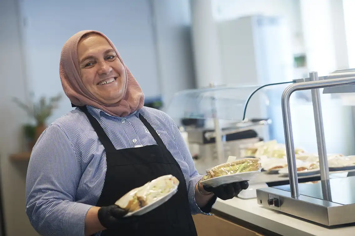 Sadika vertelt over haar werkervaringsplek in de catering bij het gemeentehuis Meierijstad