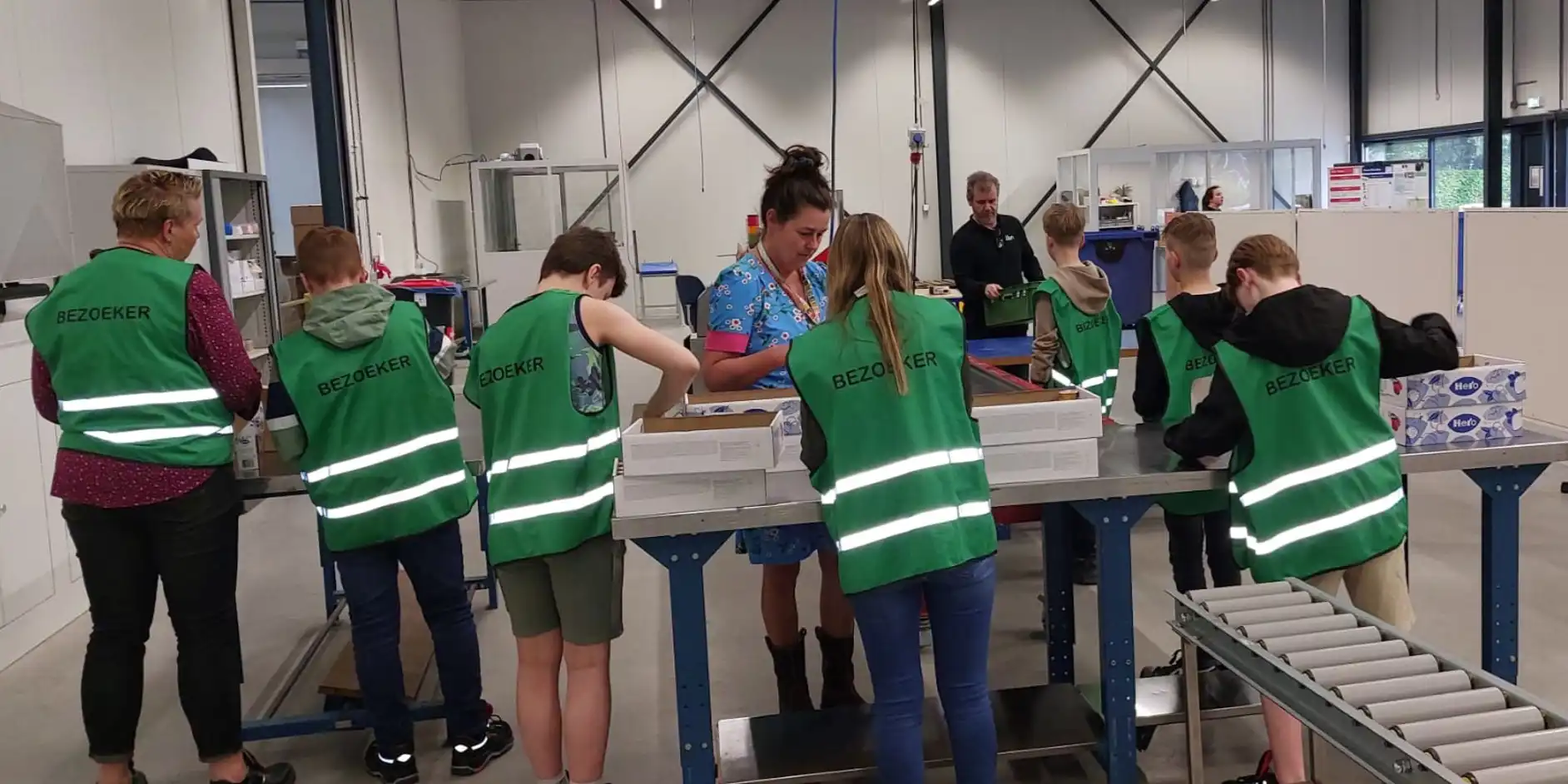 Leerlingen van de Sonnewijser mochten een dag meedraaien in de productie