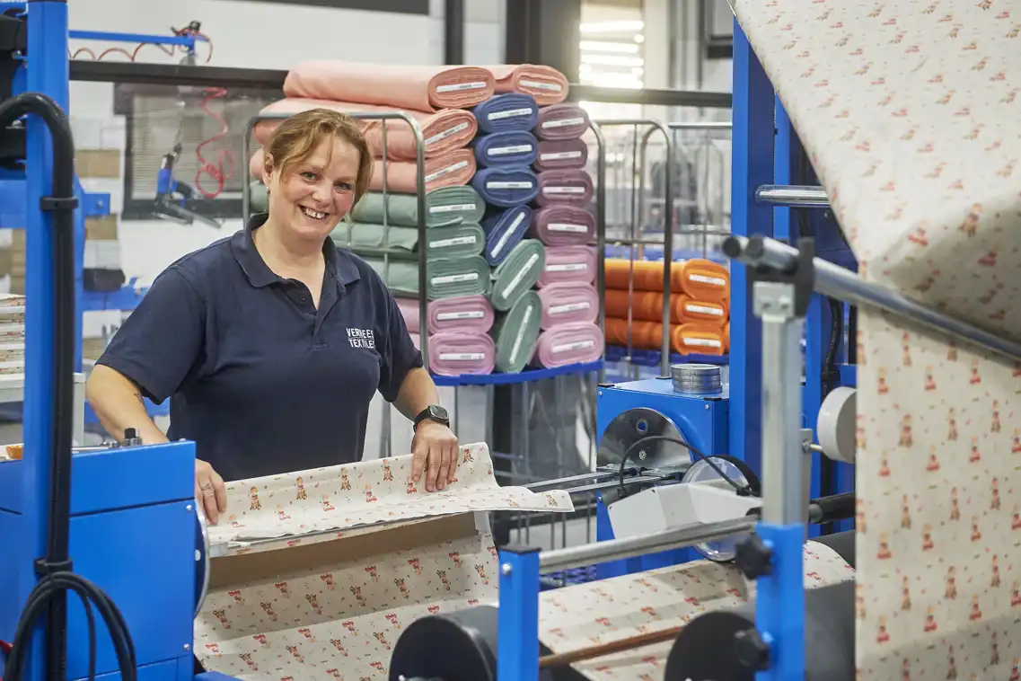 Carina vertelt haar verhaal over haar plek bij Verhees Textiel in de logistiek