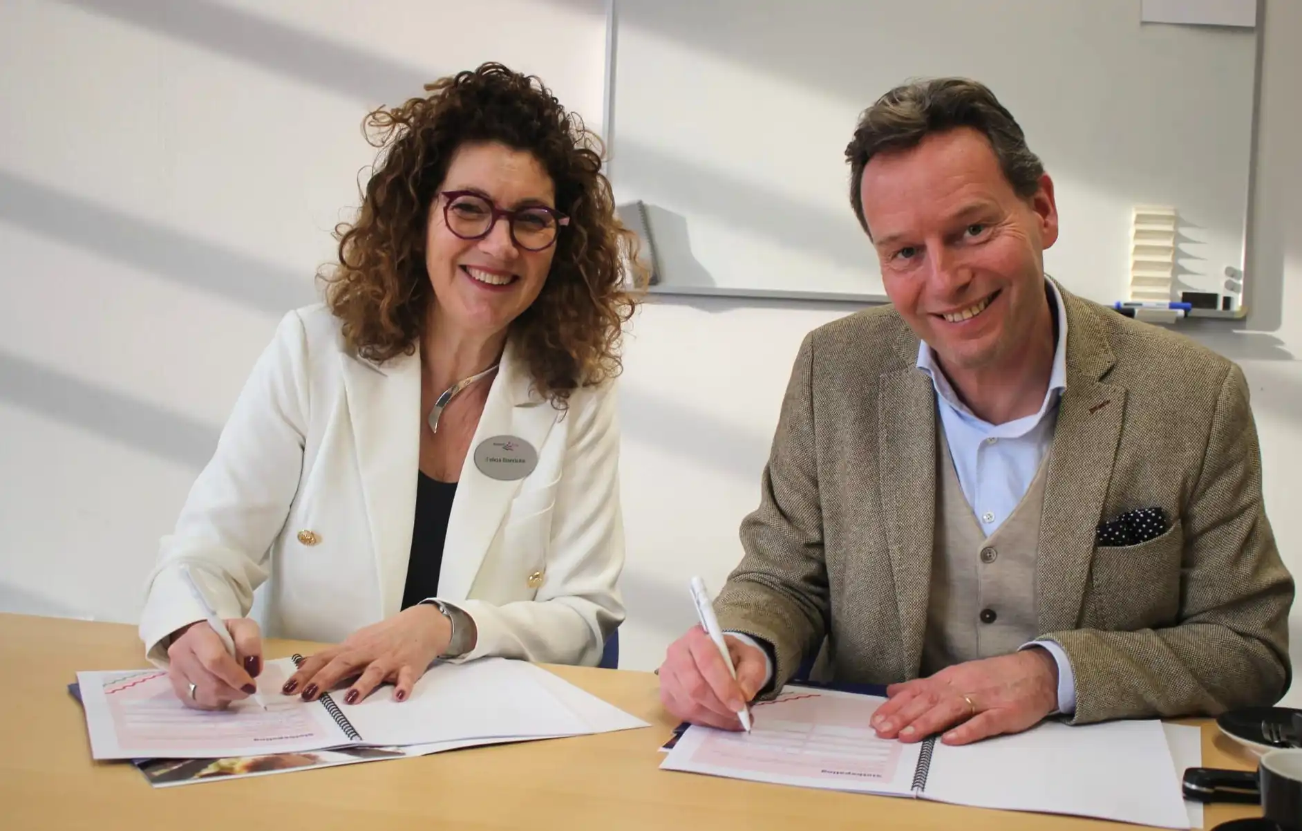 Ondertekening contract tussen BrabantZorg en IBN