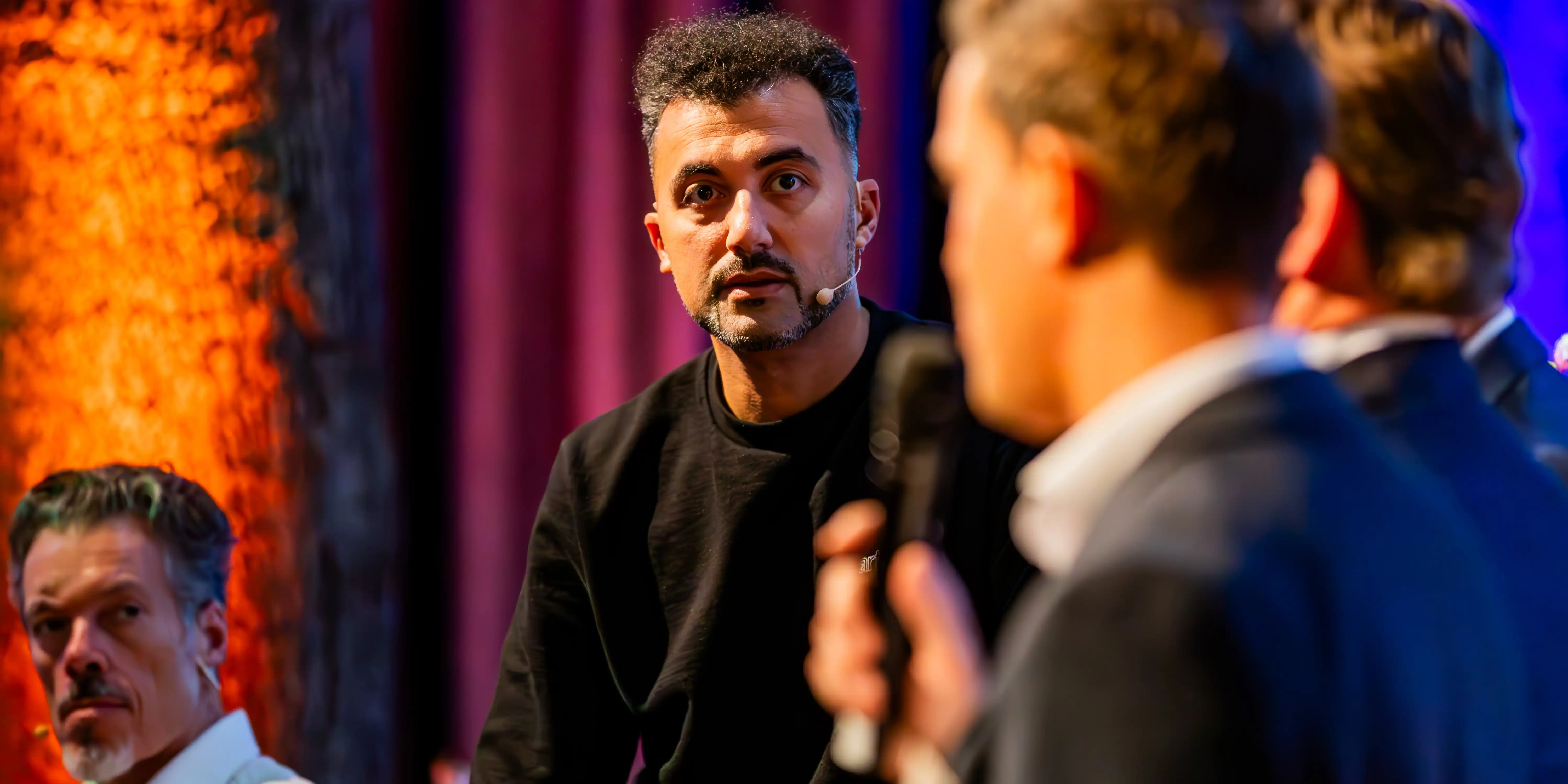 Foto van de sprekers tijdens de show