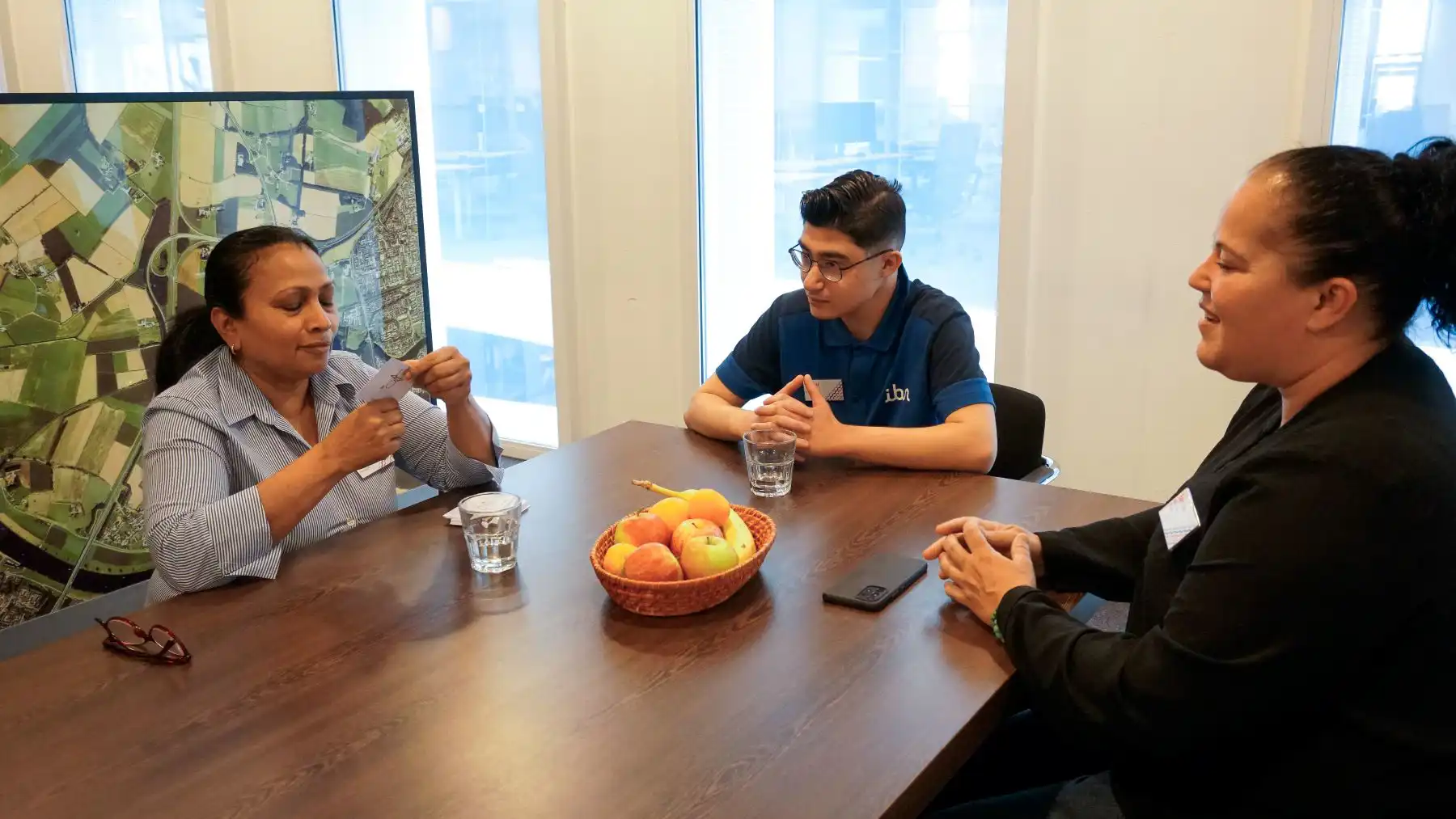 Objectleider Samira met twee collega's