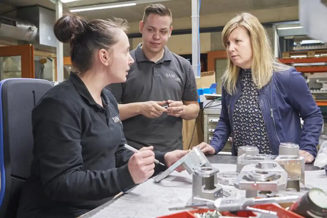 Lindsey en Noah aan de slag bij SAM Precision