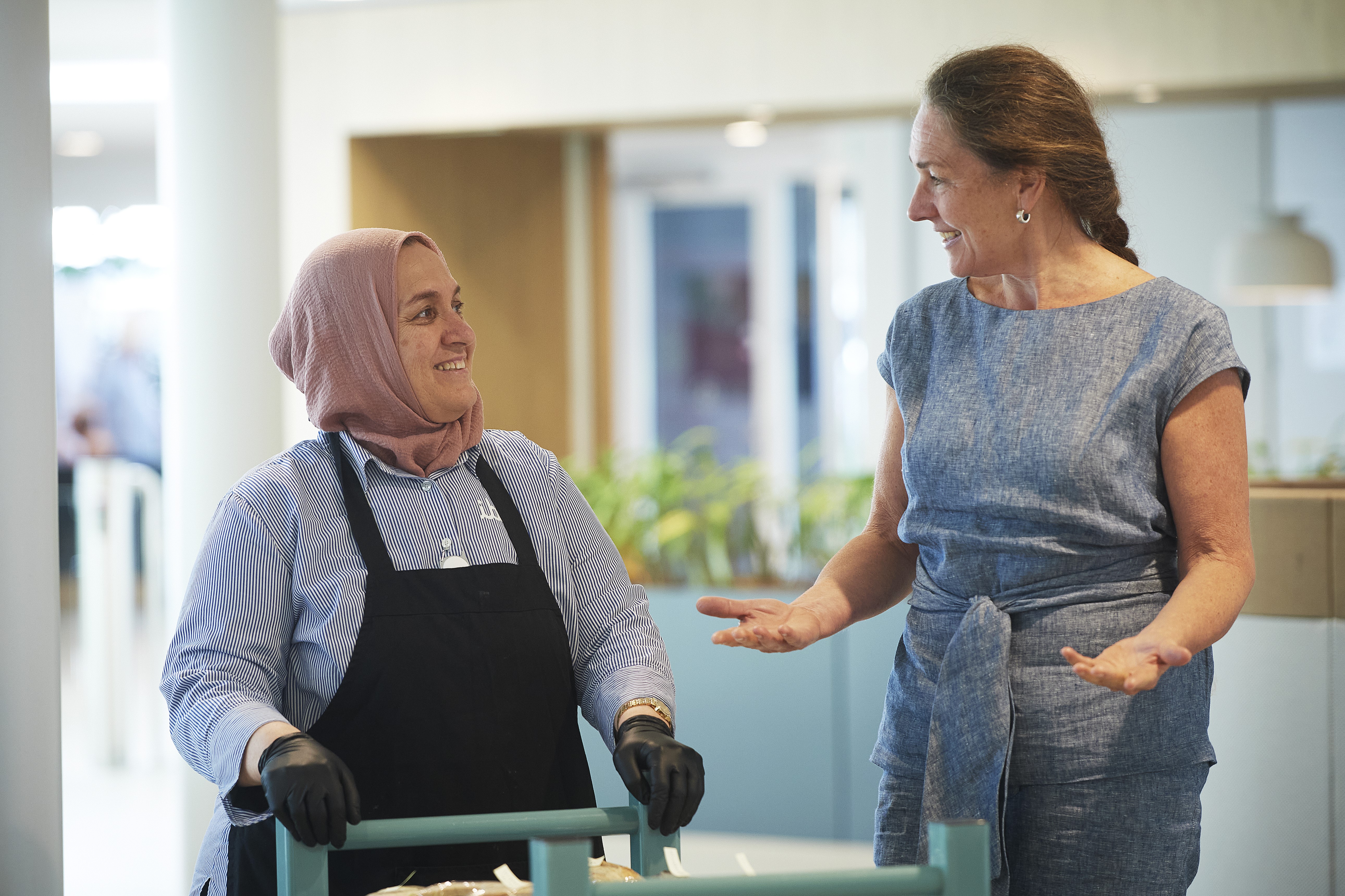 Sadika met leidinggevende Corinne