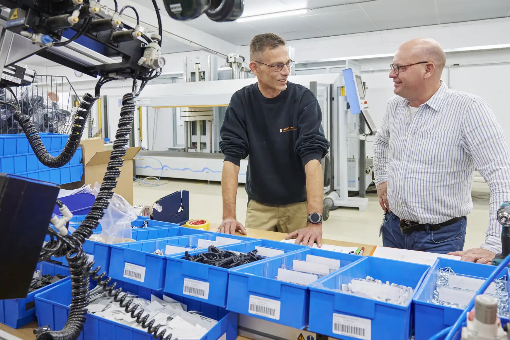 Barry en Rico in gesprek bij Dekkers Fransen Keuken- en Interieurbouw