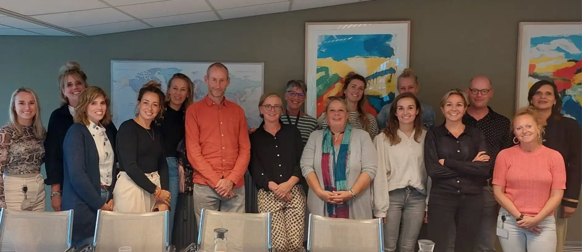 Groepsfoto medewerkers die hebben geholpen met de ontwikkeling van het startprogramma