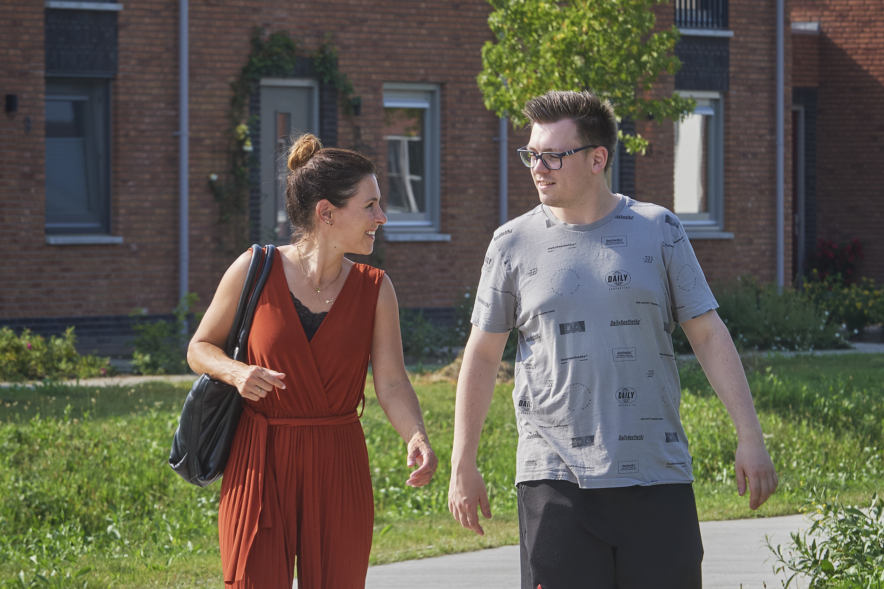 Links op de foto zie je consulent Maike en rechts Joël