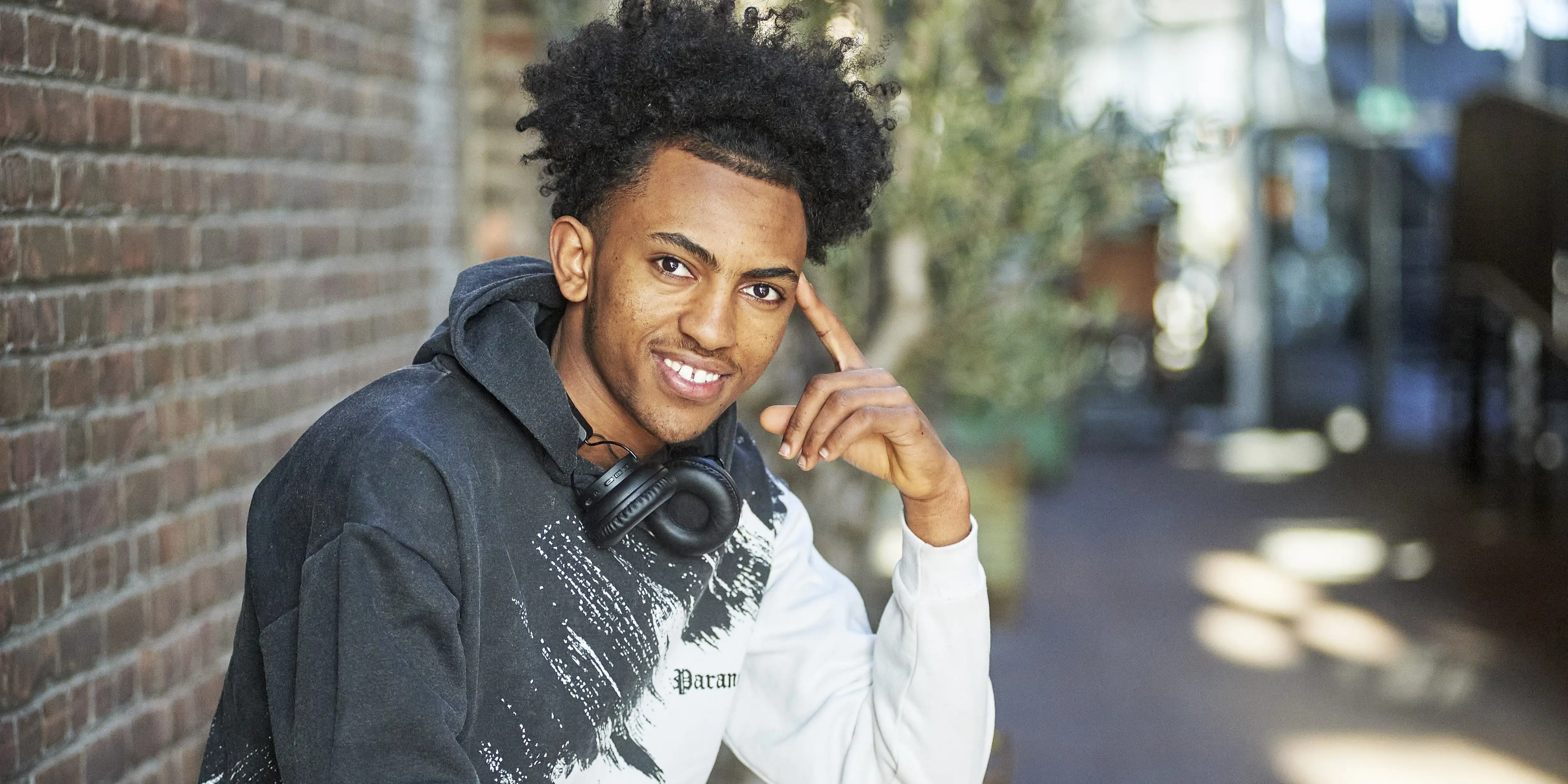 Faniel vertelt hoe hij van vluchteling naar medewerker bij de McDonald's is gegaan