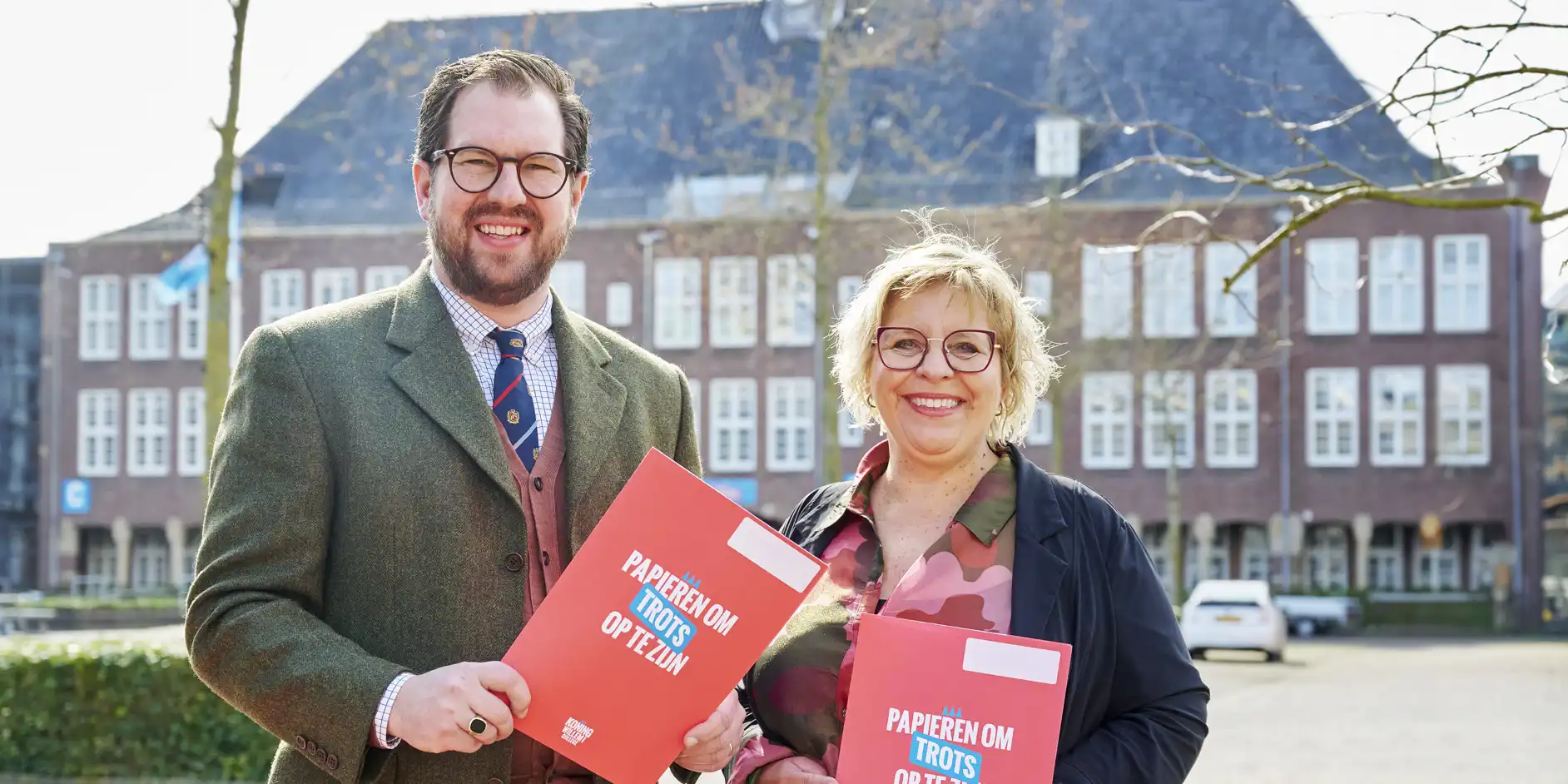 Tim Witsiers, accountmanager Participatie & Onderwijs en Aukje Kamphoven, accountmanager Leven Lang Ontwikkelen