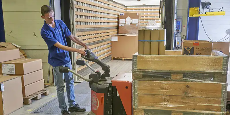 Leer het vak logistiek in de werkleerlijn logistiek