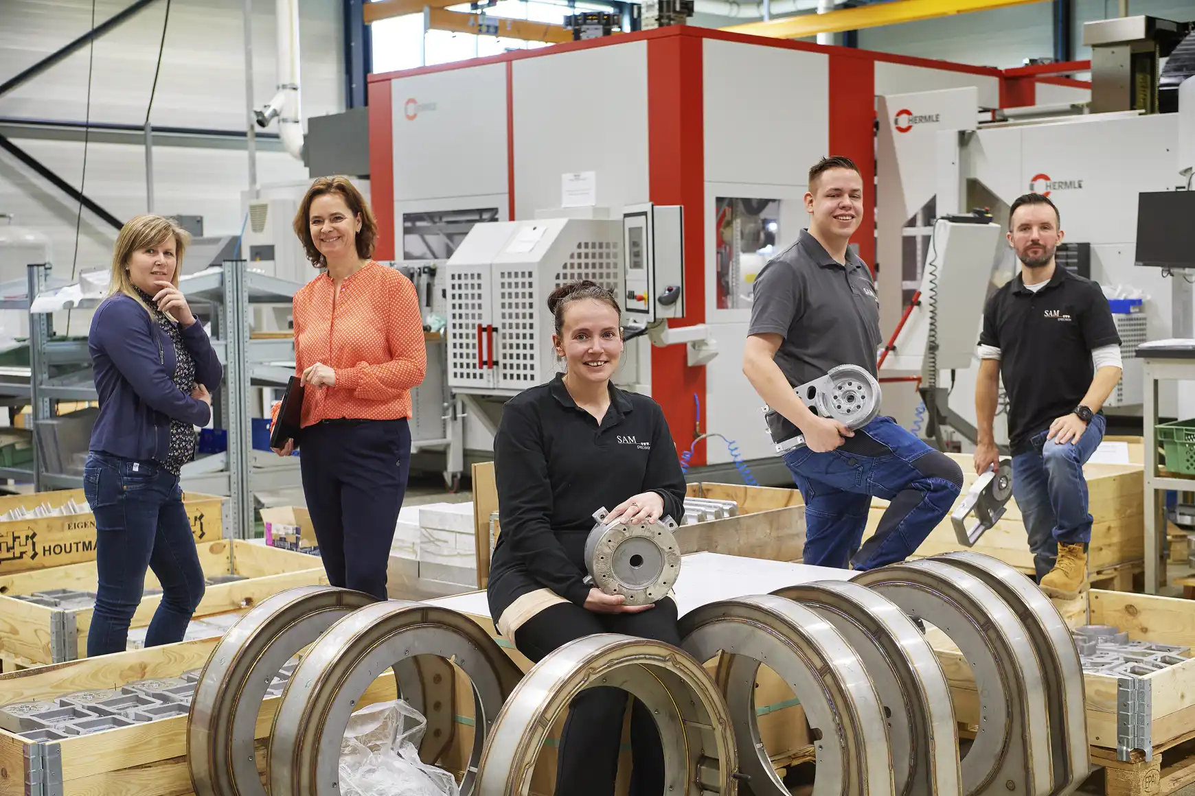 Daniëlle, leerwerkcoach (links), Dianne, consulent detacheringen (linksmidden), Lindsey (midden), Noah (rechtsmidden), Andreas, operations manager (rechts)